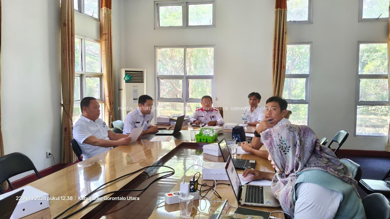Asisten II Setda Kabupaten Gorontalo Utara, Ayis Yusuf , pimpin Rapat Perumusan Perkada Inovasi Daerah