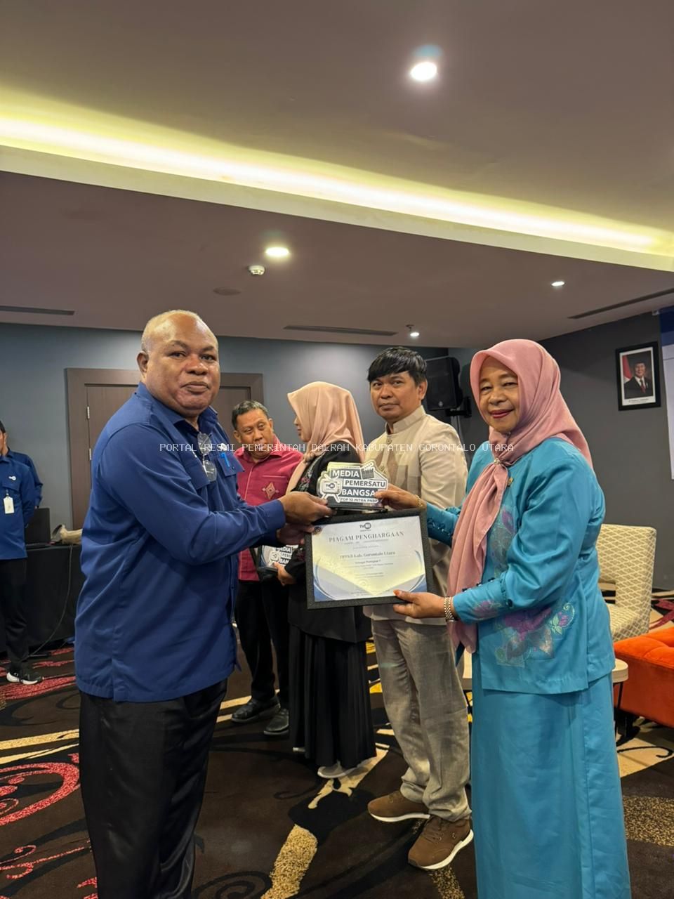 Perkuat Sinergi Informasi, Dinas PPKB Kabupaten Gorontalo Utara Raih Penghargaan 10 Mitra Terbaik TVRI Gorontalo